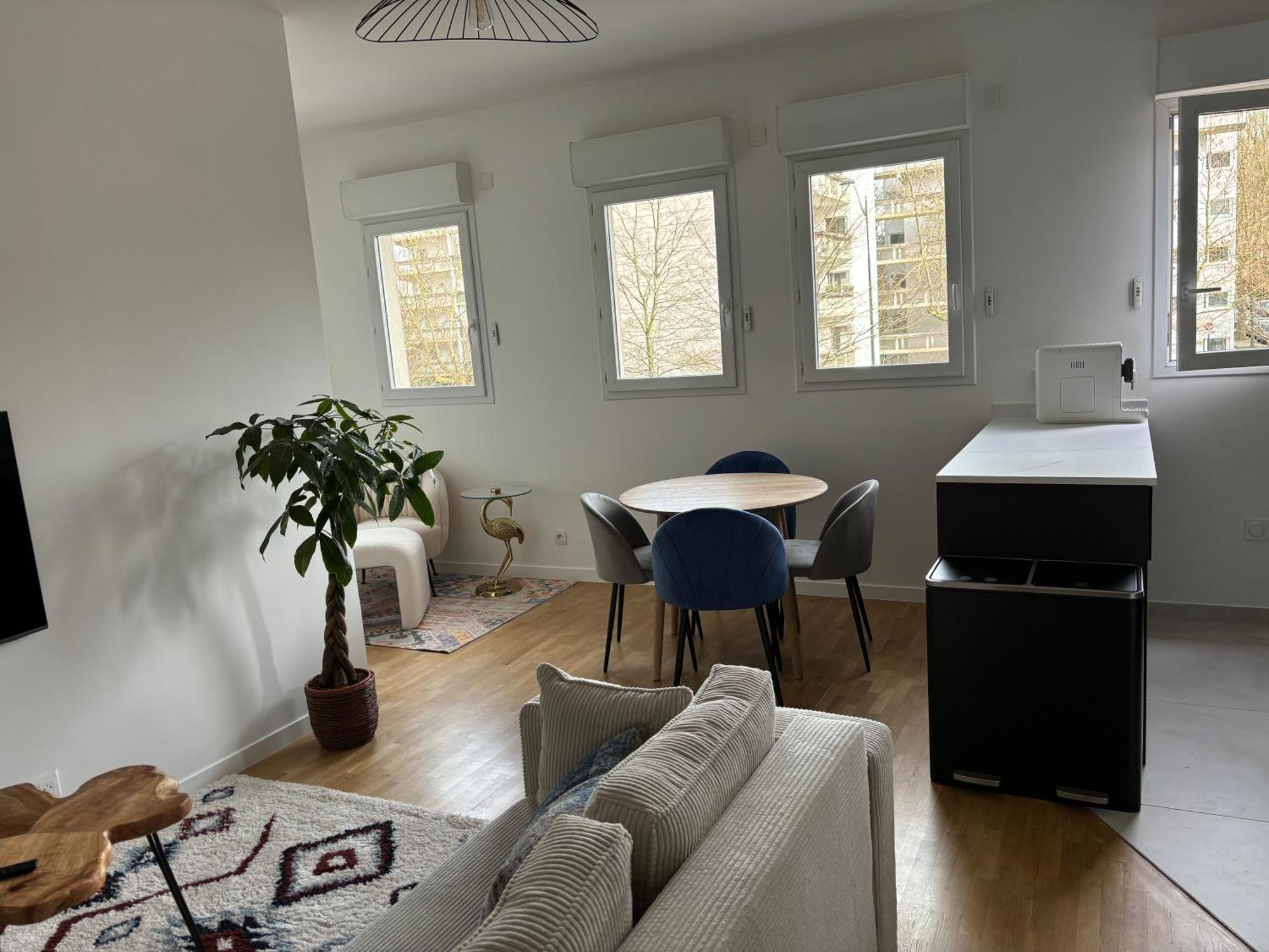 Le Boudoir - 2 Pieces Et Parking Apartment Льо Плеси-Робенсон Екстериор снимка